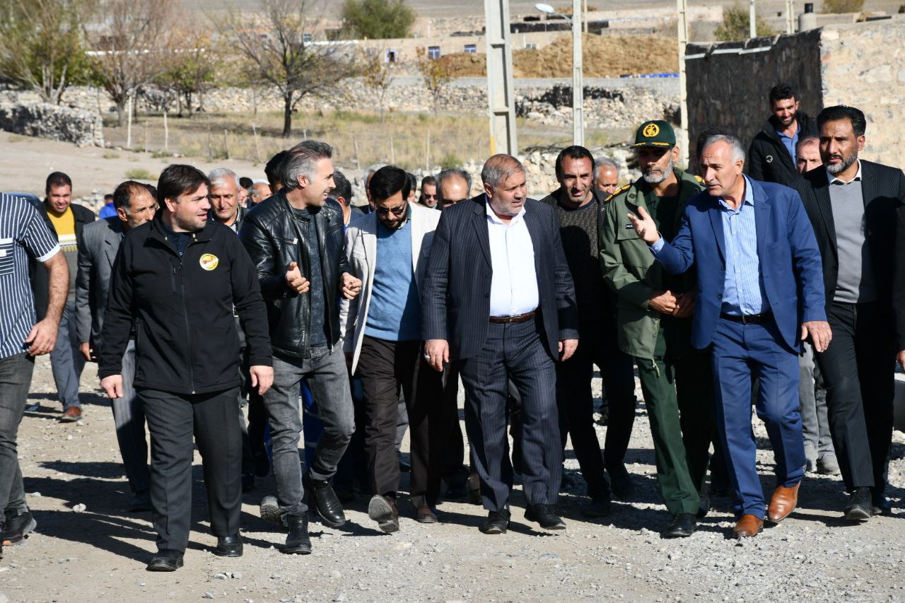 ملاقات مردمی و چهره به چهره نادر کاظمی فرماندار شهرستان ماکو با مردم روستای مخند از توابع بخش مرکزی و بازدید میدانی از روستا