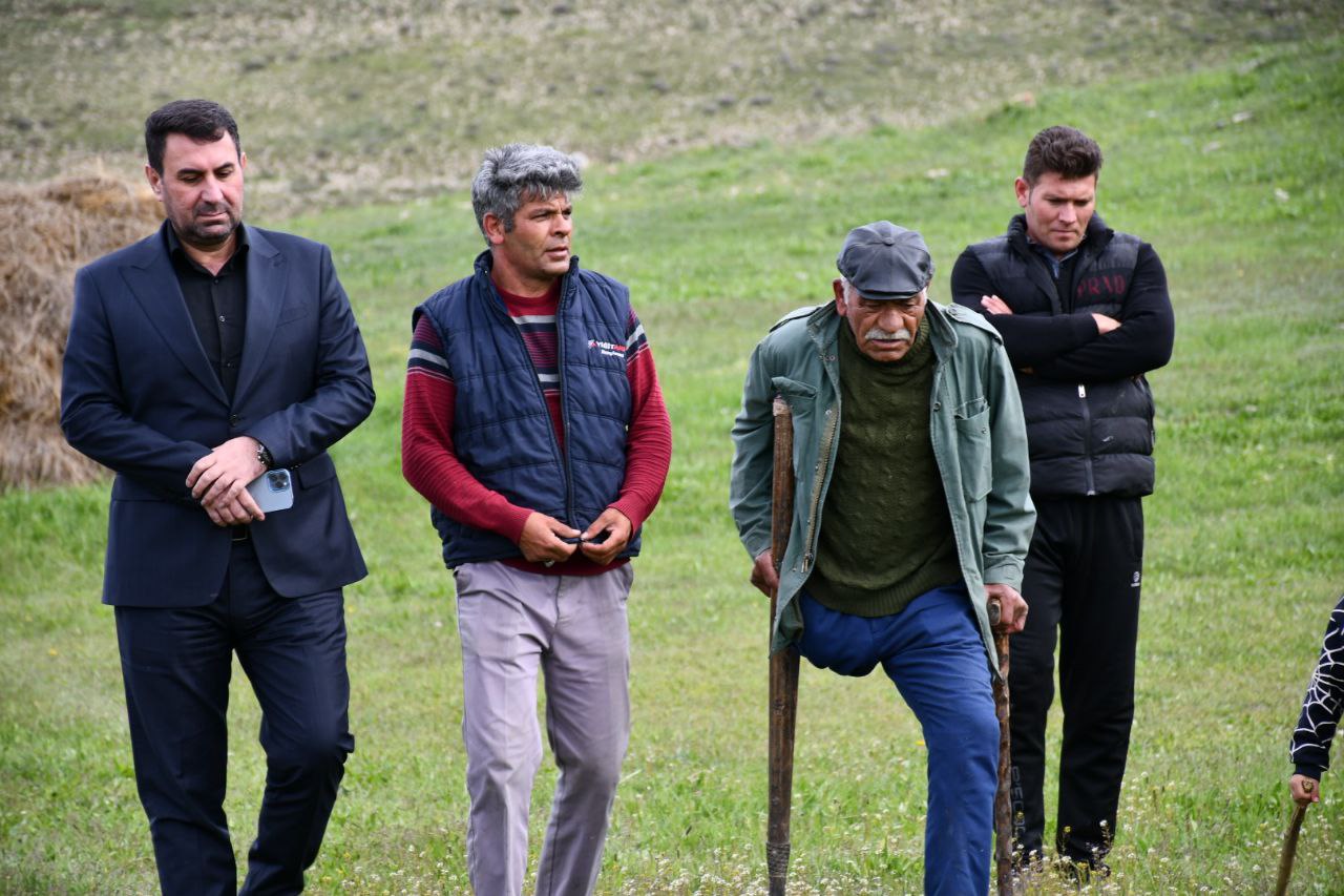 بازدید رامین موحدی فرماندار شهرستان ماکو از روستای چمنلو از توابع بخش مرکزی جهت بررسی مسائل و مشکلات روستا